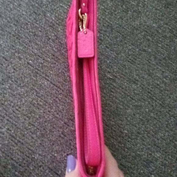 🆕 💕VTG/RARE Coach💕 - Luxe Leather Fuchsia Zip Clutch - Picture 9 of 11